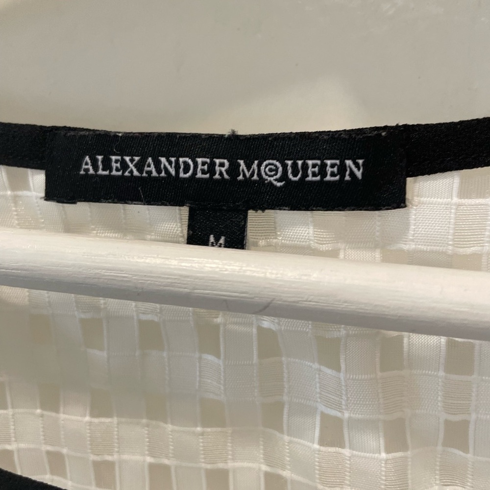 Alexander McQueen White Eyelet Blouse with Black Trim - Picture 3 of 7